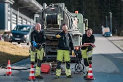 Kanalreinigung mit Hochdruckreinigung und Saugwagen